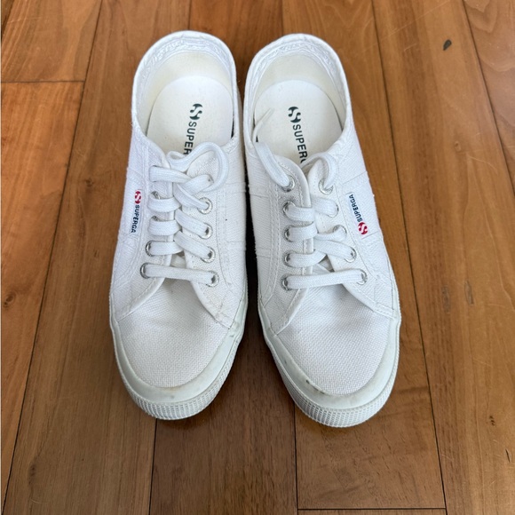 Superga Classic White Canvas Shoes - Picture 1 of 6